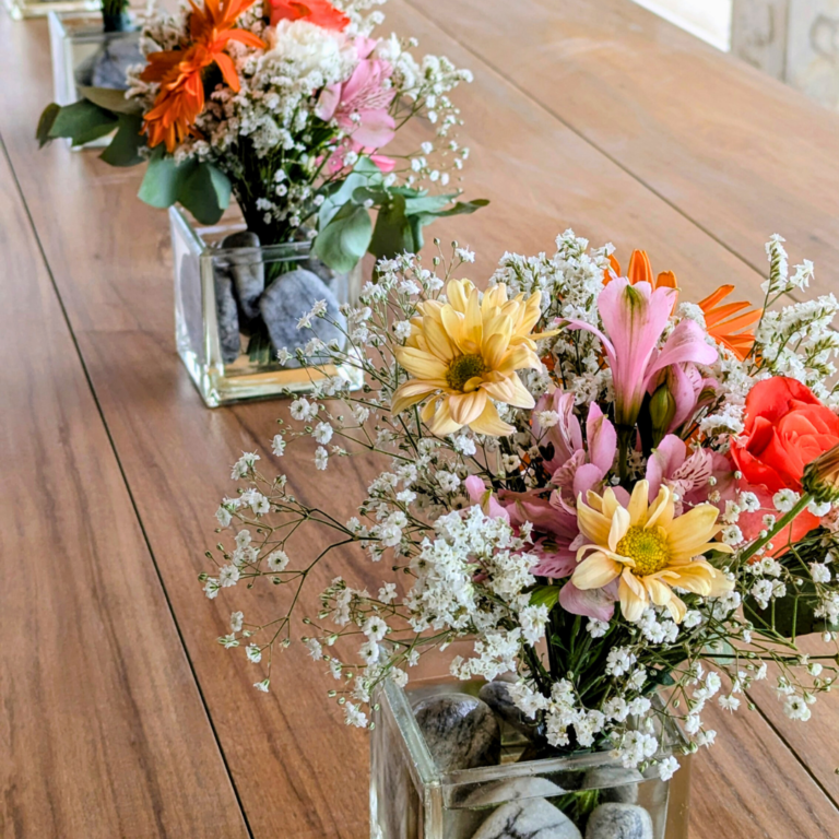 "Espectaculares los centros de mesa para mi cumple de 60!!". Miriam B.